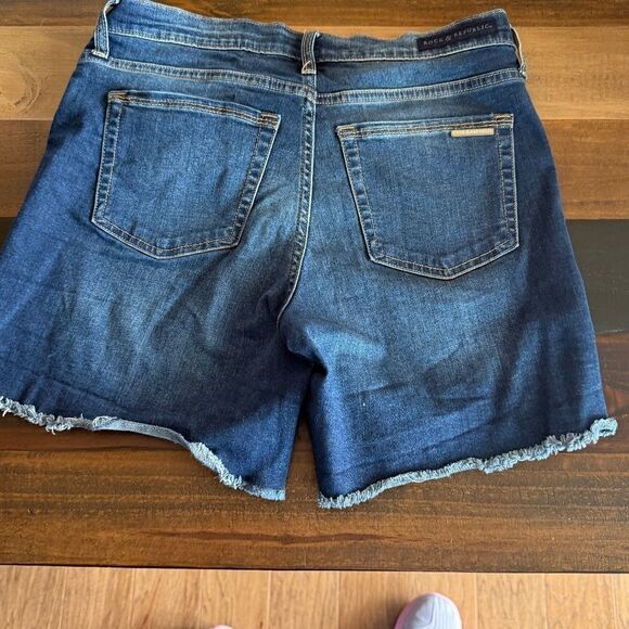 ROCK AND REPUBLIC JEAN SHORTS - Picture 4 of 4